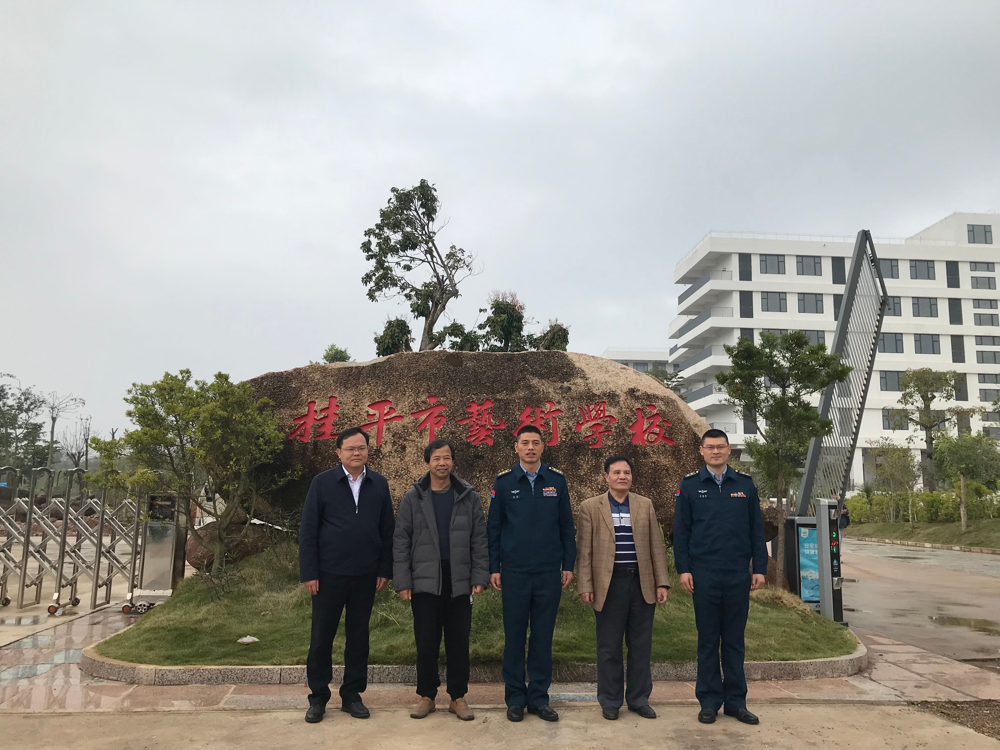 部队首长到我校指导工作丨 球友会网页版  丨一方水土养育一代人。军民鱼水情，让我们的家园充满阳光、充满生机、充满希望！