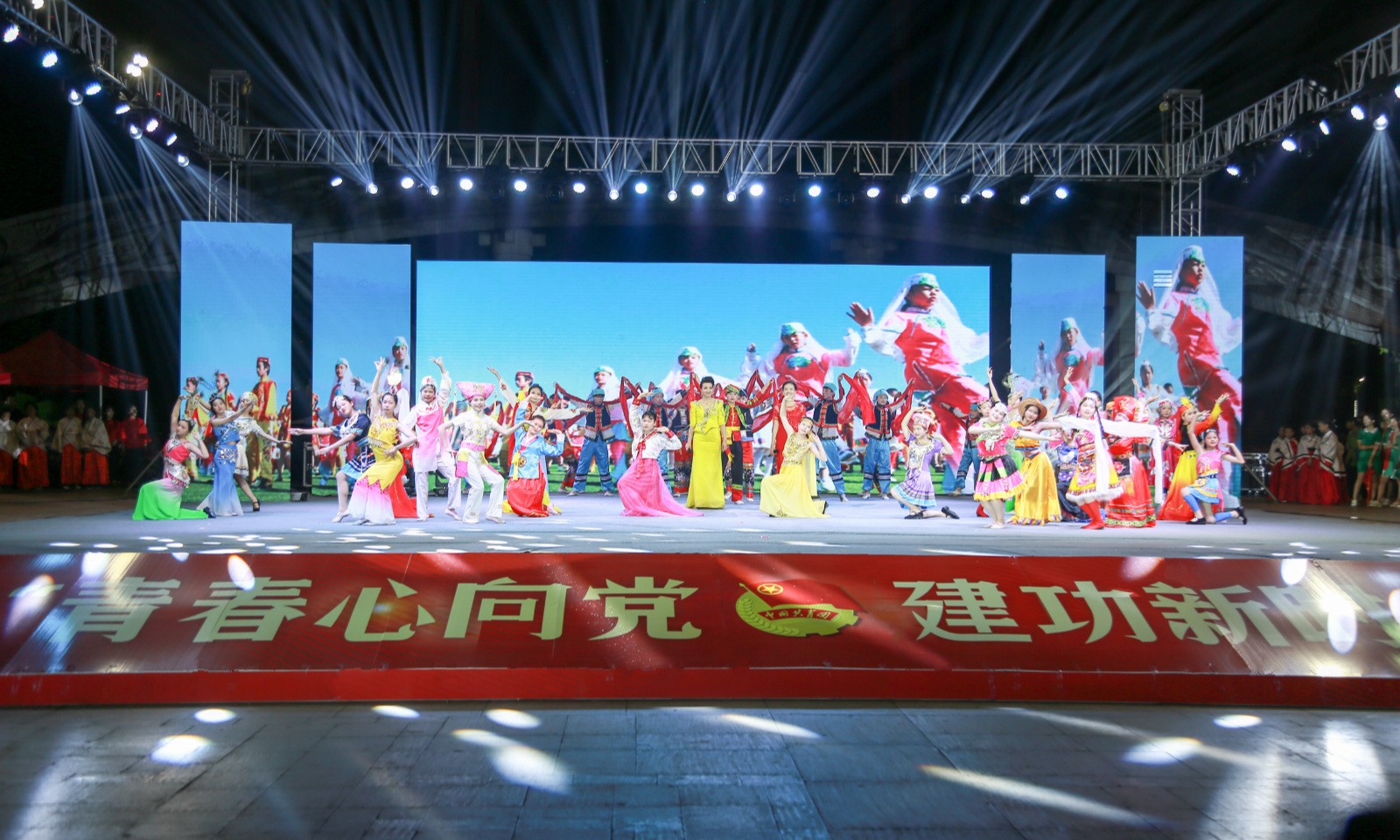球友会网页版参与2019年纪念五四运动100周年主题颁奖晚会表演